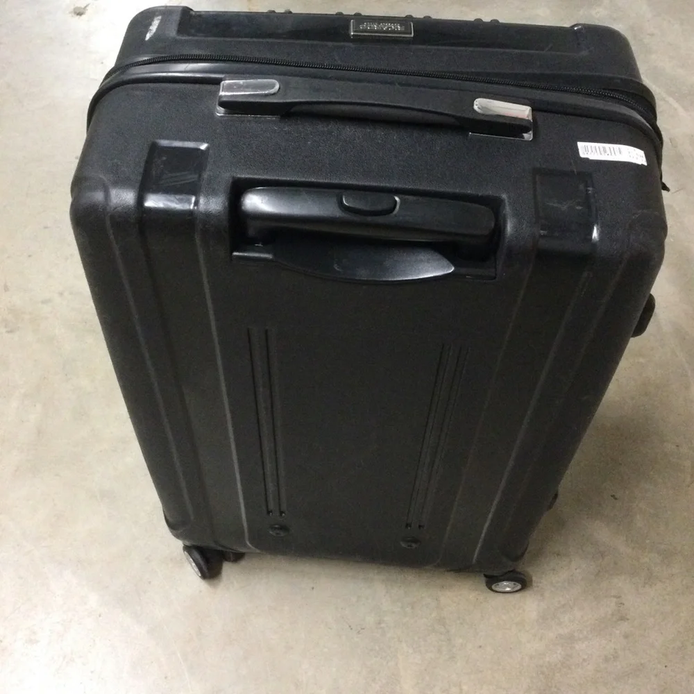 TravelSmith Black Hardside Spinner Suitcase